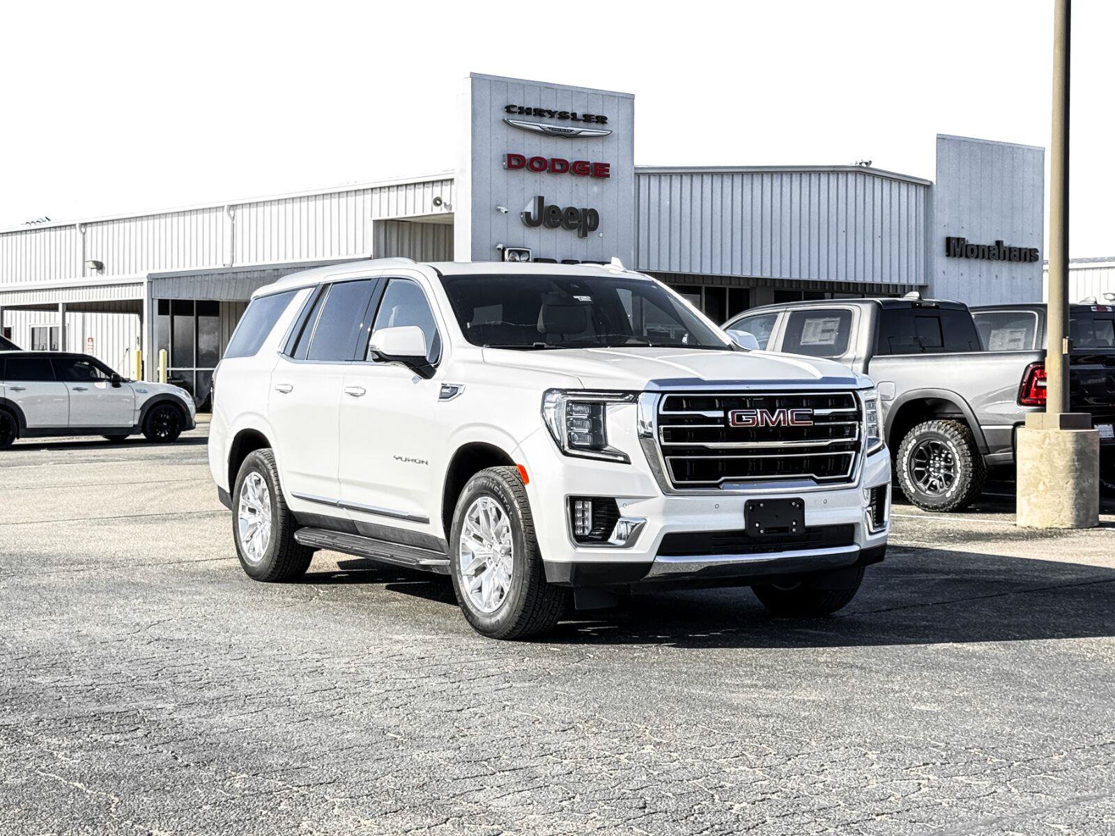 Used 2023 GMC Yukon SLT w/ SLT Premium Package RWD image 6