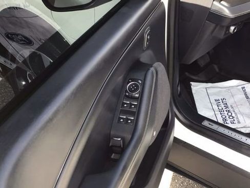 Used 2021 Ford Mustang Mach-E Premium image 15