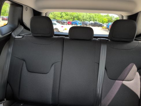 Used 2020 Jeep Renegade Sport w/ Sport Appearance Group AWD/4WD image 24
