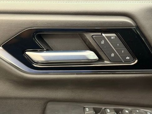 Used 2025 GMC Yukon Denali image 35