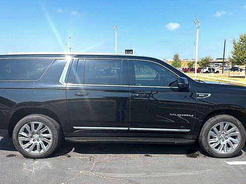 Used 2021 GMC Yukon XL SLT w/ SLT Premium Package RWD image 5