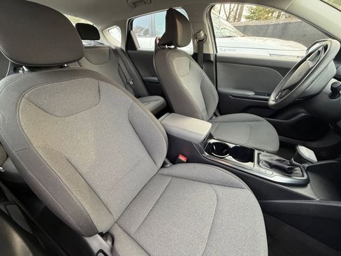 Used 2025 Kia K4 LXS image 35