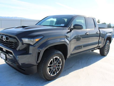 Used 2024 Toyota Tacoma TRD Sport image 7