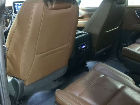 Used 2021 Chevrolet Suburban High Country w/ Premium Package image 31