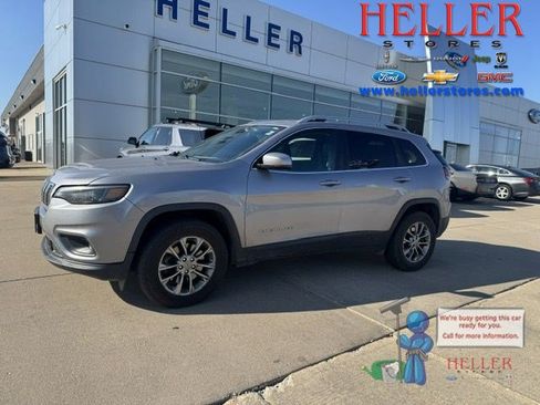 Used 2019 Jeep Cherokee Latitude Plus AWD/4WD image 1