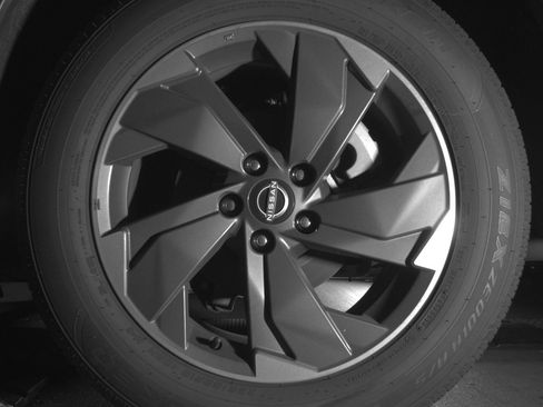 Used 2025 Nissan Rogue SV FWD image 14