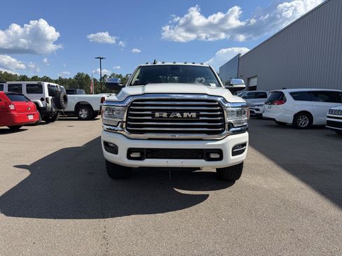 Used 2022 RAM 2500 Limited AWD/4WD image 2