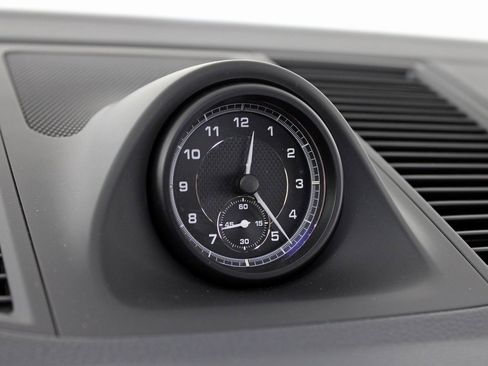 Used 2024 Porsche Macan image 25