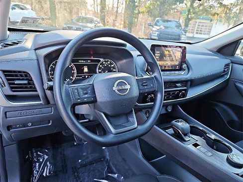 Certified 2025 Nissan Rogue S image 27