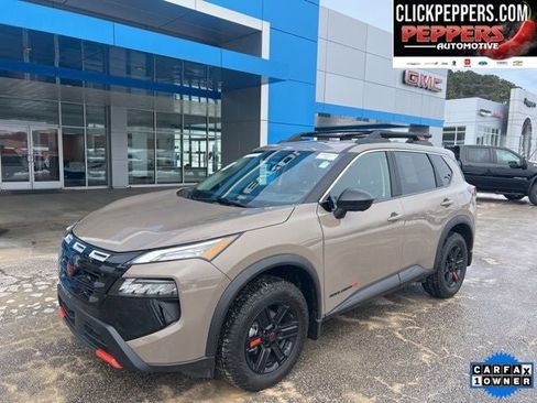 Used 2025 Nissan Rogue SV image 1