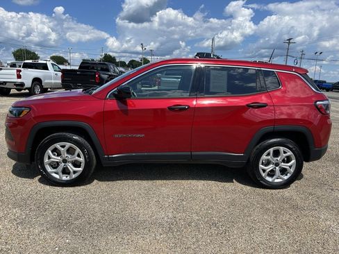 Used 2025 Jeep Compass Sport image 2