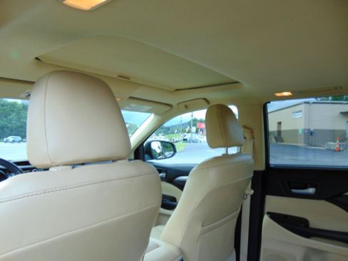 Used 2016 Toyota Highlander XLE FWD image 19