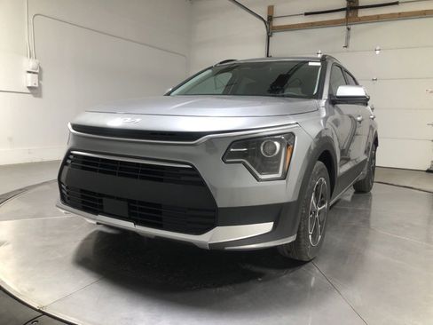 New 2026 Kia Niro EX image 2