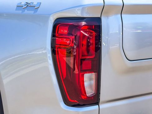 Used 2021 GMC Sierra 1500 Elevation w/ LPO, Elevation Black Package AWD/4WD image 8