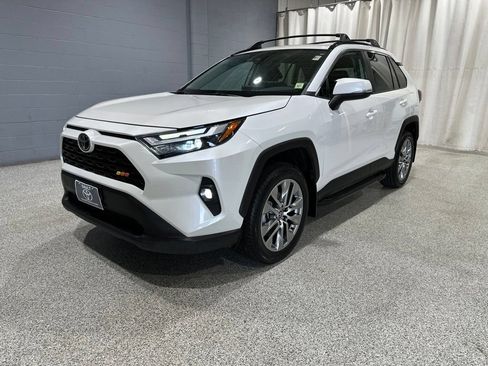 Used 2022 Toyota RAV4 XLE Premium FWD image 4