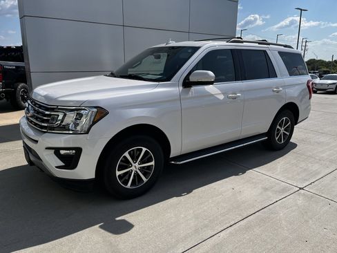 Used 2019 Ford Expedition XLT w/ Equipment Group 202A AWD/4WD image 1