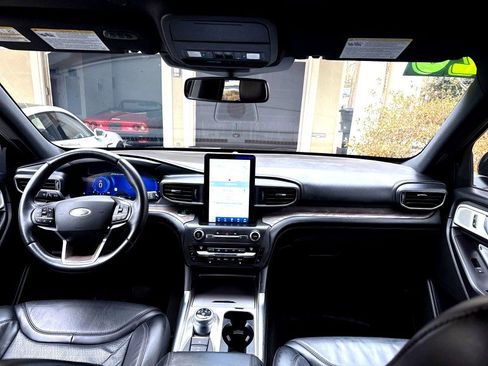 Used 2020 Ford Explorer Platinum w/ Premium Technology Package image 20