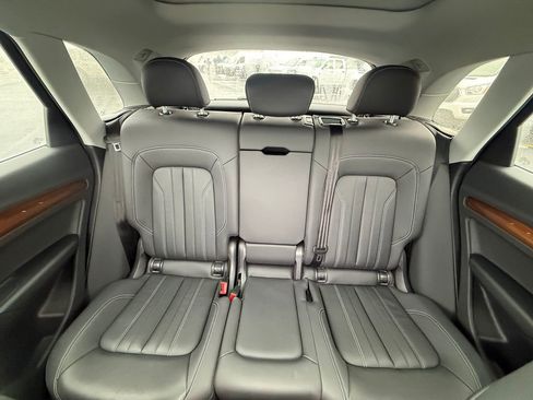 Used 2023 Audi Q5 2.0T Premium w/ Convenience Package image 15
