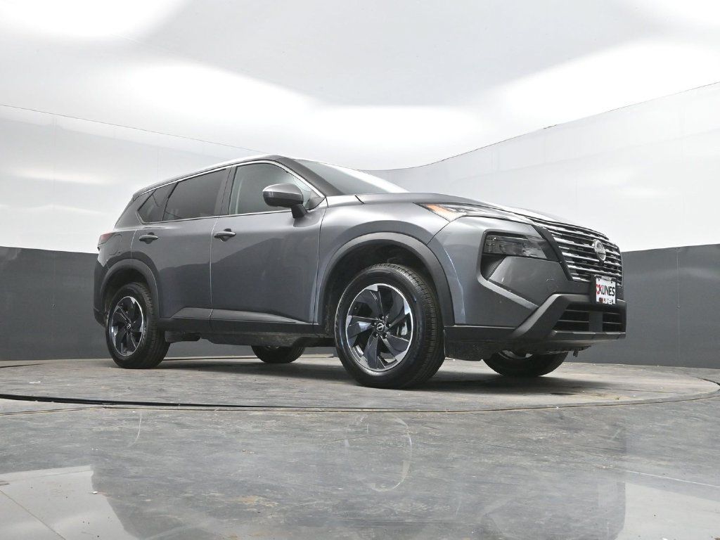 Used 2024 Nissan Rogue SV FWD image 28