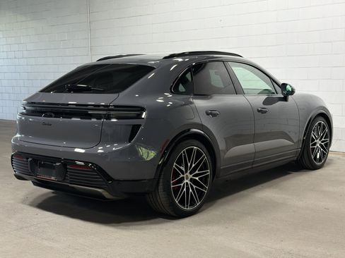 Certified 2025 Porsche Macan Turbo Electric AWD/4WD image 7