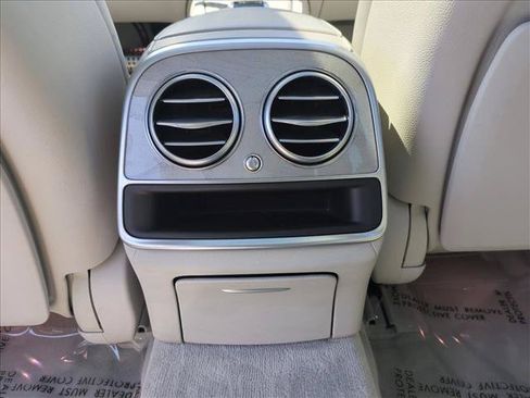 Used 2017 Mercedes-Benz S 550 Sedan image 18