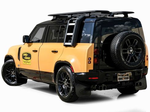 Used 2022 Land Rover Defender 110 X-Dynamic SE AWD/4WD image 10