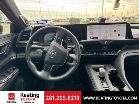 Used 2023 Toyota Crown Platinum image 9