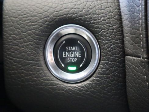 Used 2021 GMC Yukon XL Denali w/ Denali Premium Package image 40