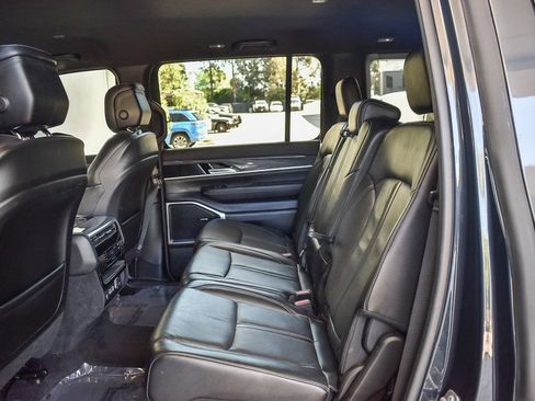 Used 2022 Jeep Wagoneer Series II AWD/4WD image 17