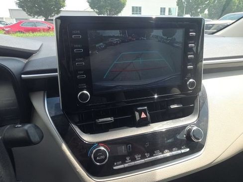 Used 2020 Toyota Corolla LE FWD image 11