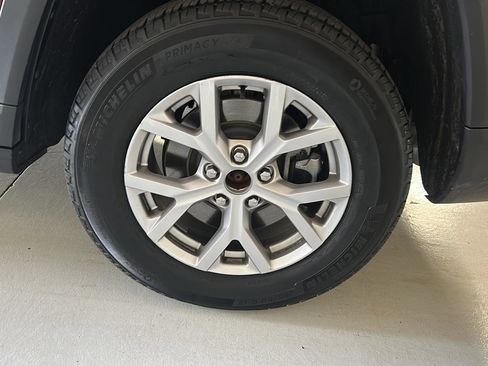 Used 2022 Jeep Grand Cherokee L Limited image 28