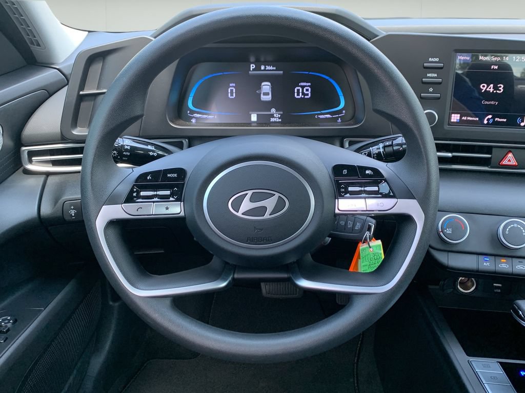 Certified 2026 Hyundai Elantra SE FWD image 21
