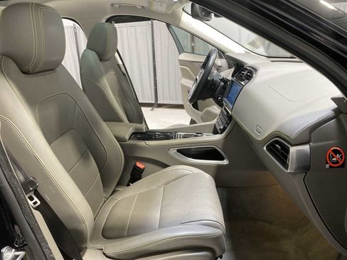 Used 2017 Jaguar F-PACE R-Sport image 14