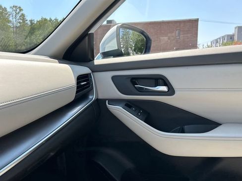 Certified 2024 Nissan Rogue SV w/ SV Premium Package AWD/4WD image 19