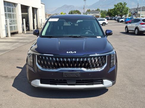 Used 2025 Kia Carnival FWD image 12