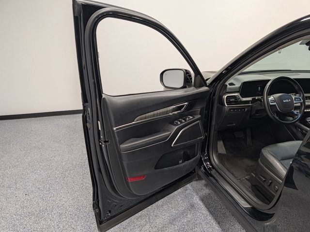 Used 2024 Kia Telluride EX w/ EX Captain's Chair Package FWD image 9