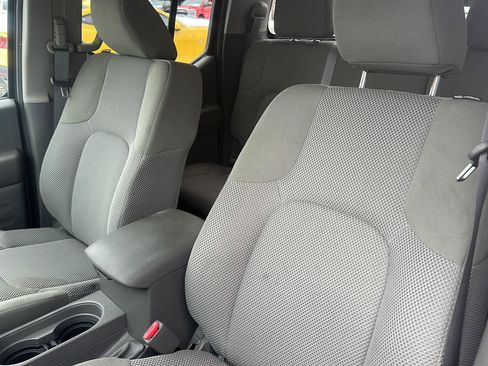 Used 2018 Nissan Frontier SV image 15