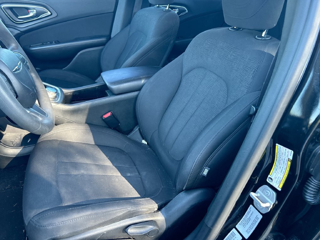 Used 2016 Chrysler 200 Limited FWD image 11