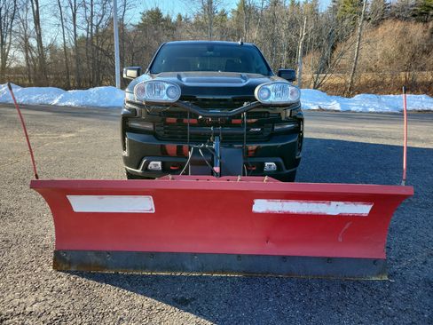 Used 2022 Chevrolet Silverado 1500 LT Trail Boss image 2