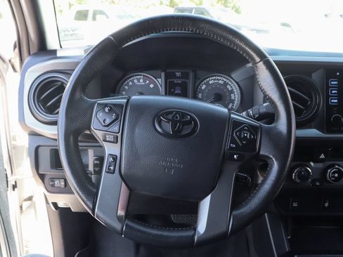 Used 2017 Toyota Tacoma TRD Sport w/ Tow Package (A/T) AWD/4WD image 22