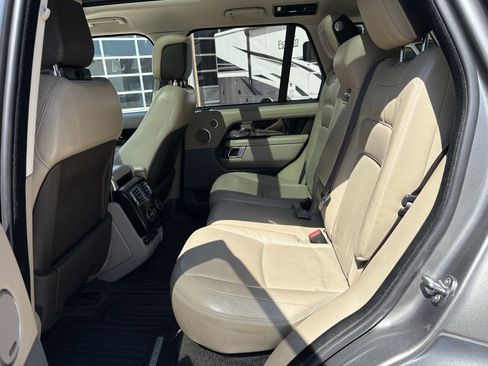 Used 2020 Land Rover Range Rover HSE image 25