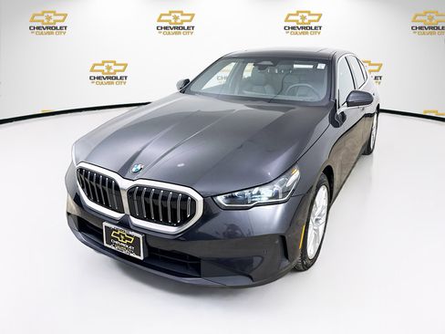Used 2025 BMW 530i xDrive w/ Premium Package image 3