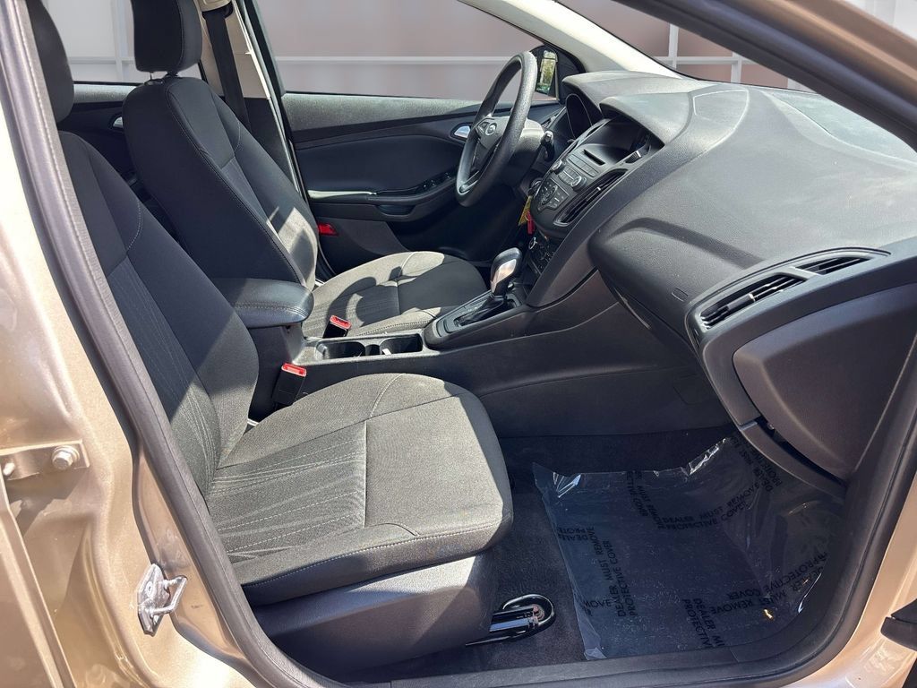 Used 2017 Ford Focus SE FWD image 15