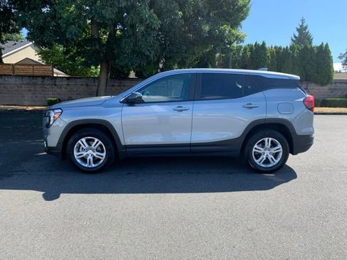 Used 2024 GMC Terrain SLE AWD/4WD image 2