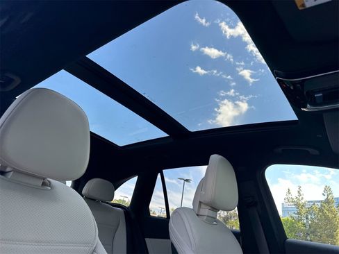 New 2025 Mercedes-Benz GLC 350e 4MATIC image 17