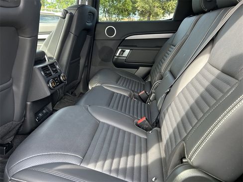 Used 2025 Land Rover Discovery Dynamic SE image 17