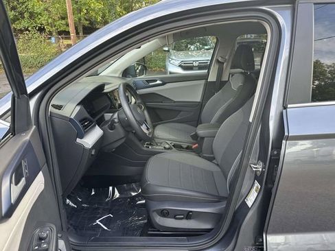 Used 2024 Volkswagen Taos SE image 16