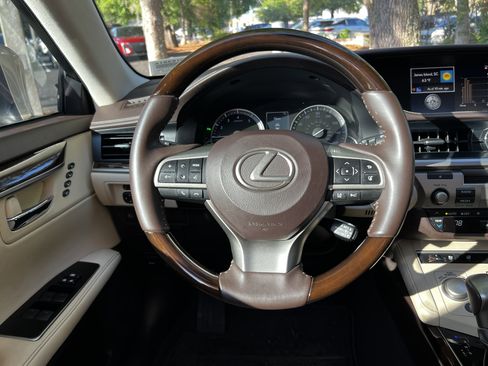 Used 2018 Lexus ES 350 w/ Luxury Package w/Wood Trim FWD image 34
