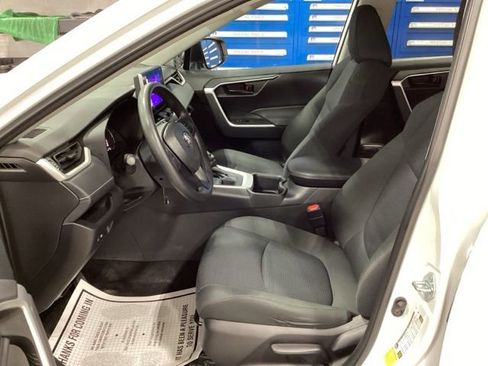 Used 2023 Toyota RAV4 LE AWD/4WD image 16
