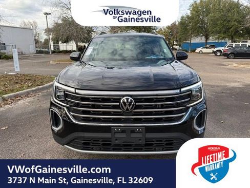 Used 2025 Volkswagen Atlas SE image 2